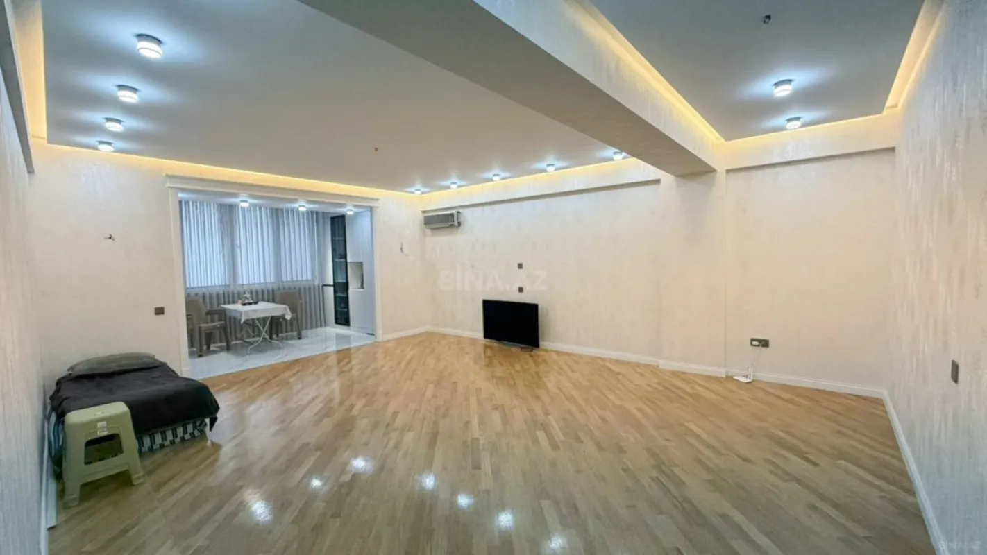 Satılır 3 otaqlı mənzil 105 m²