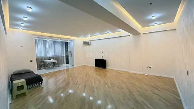 Satılır 3 otaqlı mənzil 105 m²