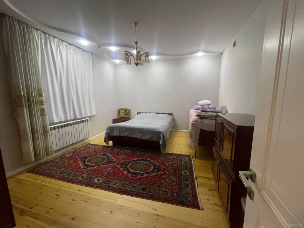 Satılır 6 otaqlı həyət evi 250 m²