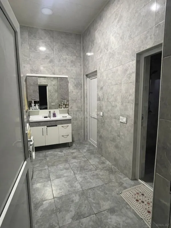 Satılır 6 otaqlı həyət evi 250 m²