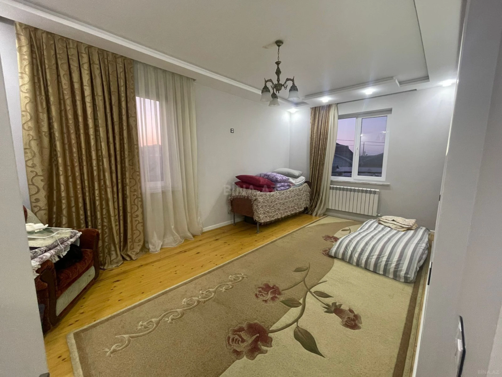 Satılır 6 otaqlı həyət evi 250 m²