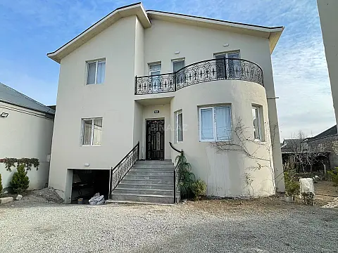 Satılır 6 otaqlı həyət evi 250 m² — Gəncə 6 otaq 250.00 m²