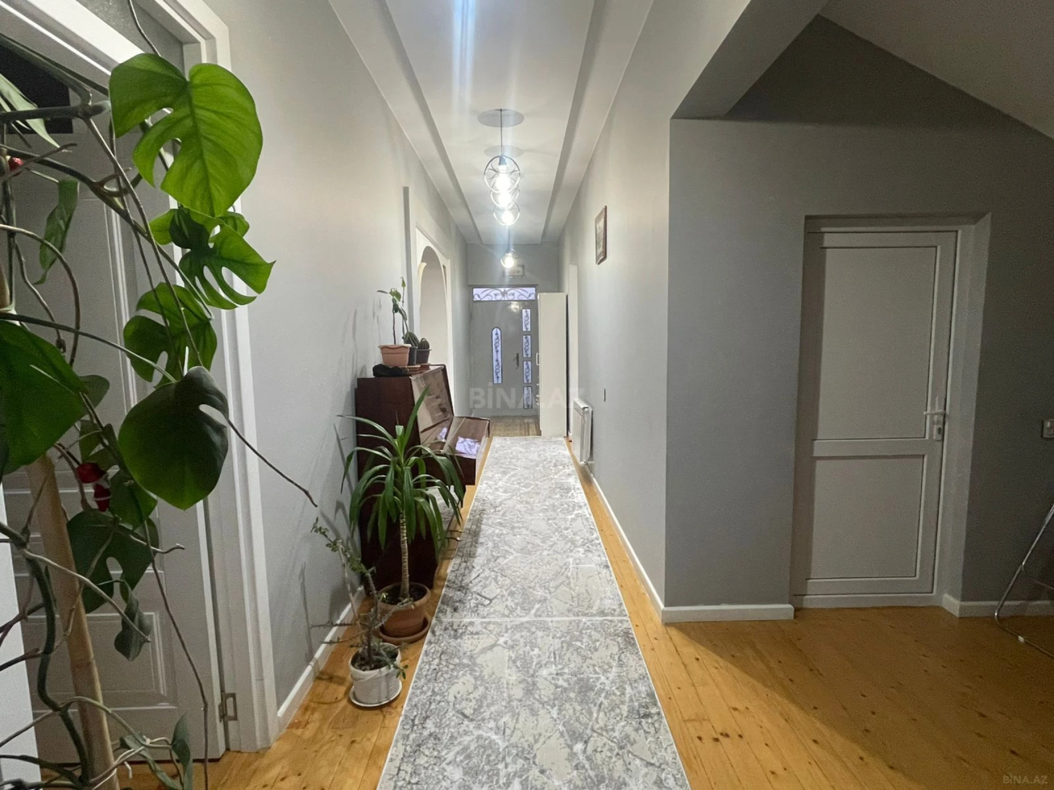 Satılır 6 otaqlı həyət evi 250 m²