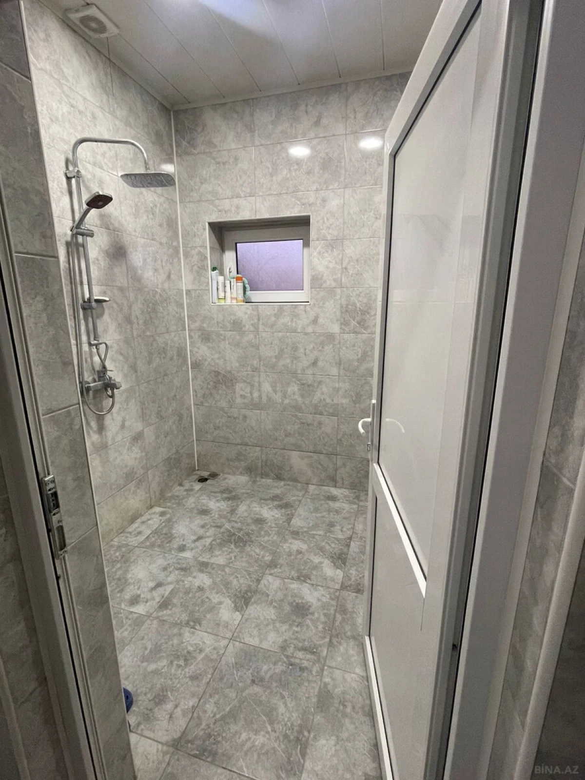 Satılır 6 otaqlı həyət evi 250 m²