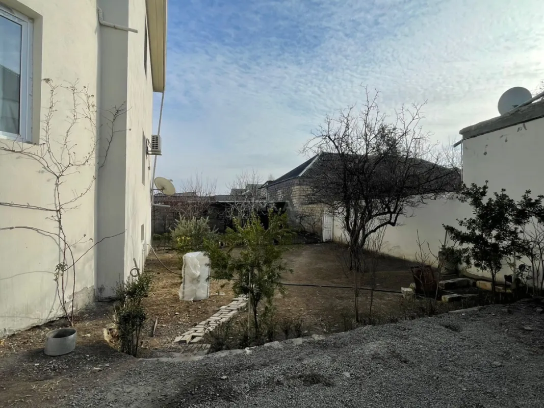 Satılır 6 otaqlı həyət evi 250 m²