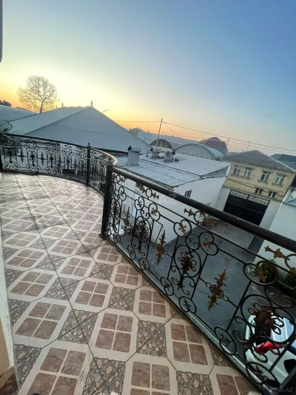 Satılır 6 otaqlı həyət evi 250 m²