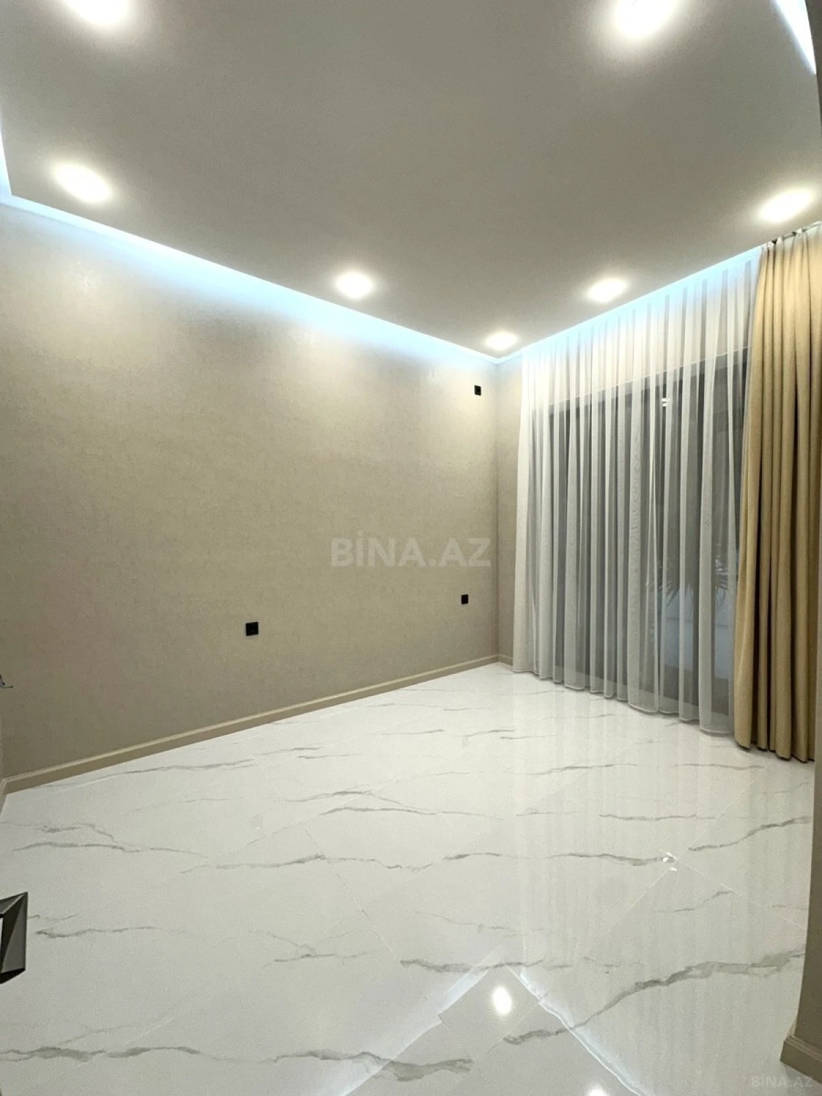 Satılır 5 otaqlı həyət evi 290 m²