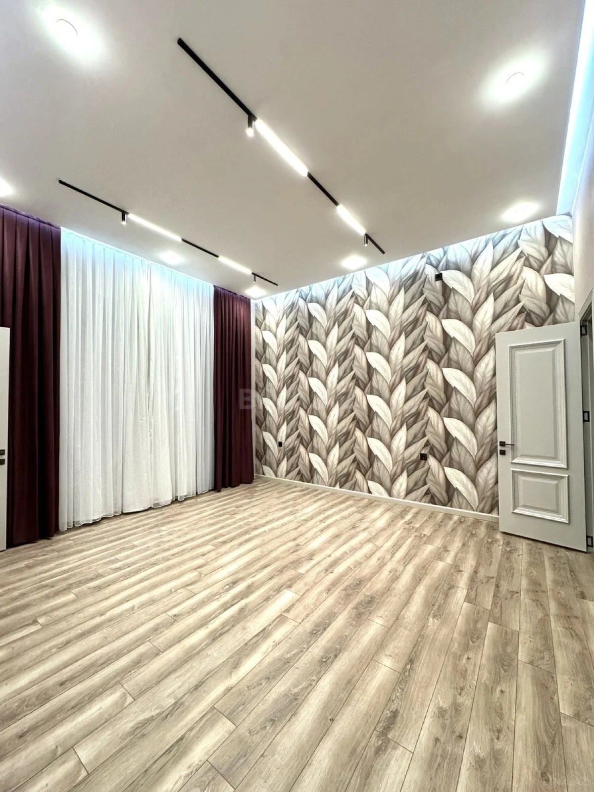 Satılır 5 otaqlı həyət evi 290 m²