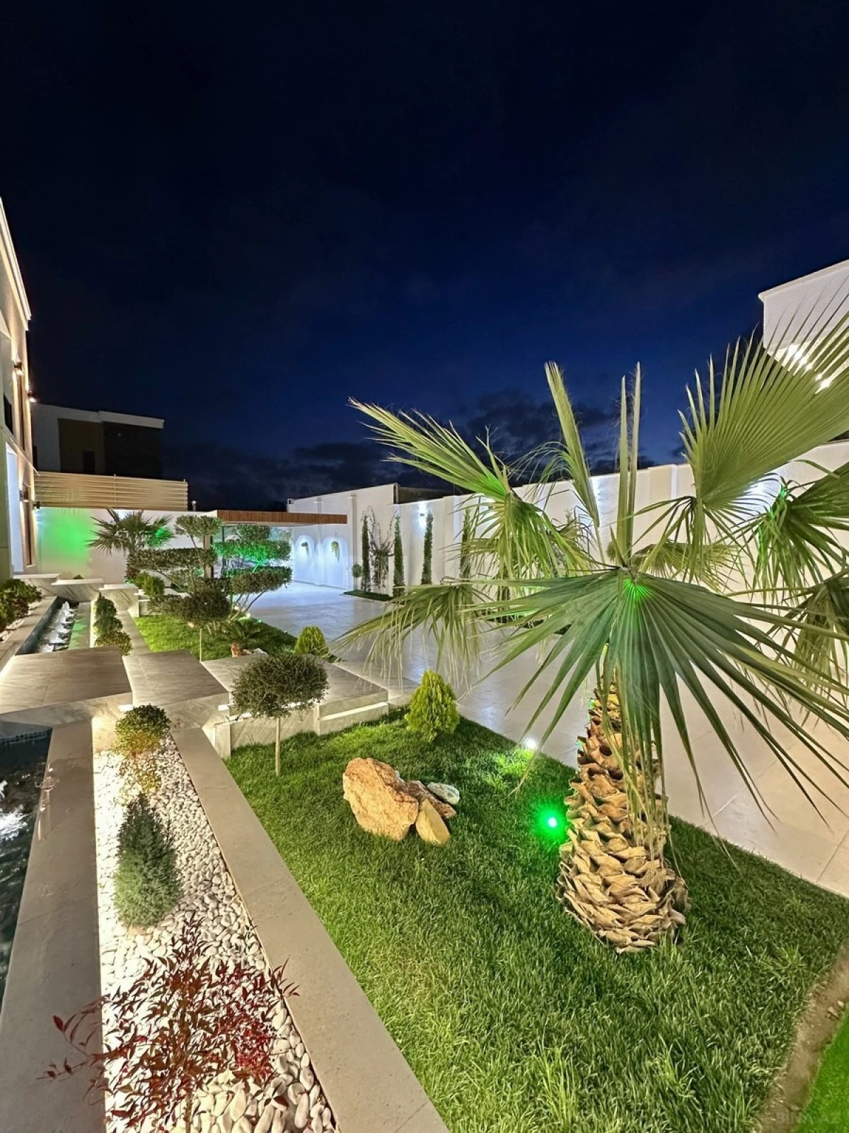 Satılır 5 otaqlı həyət evi 290 m²