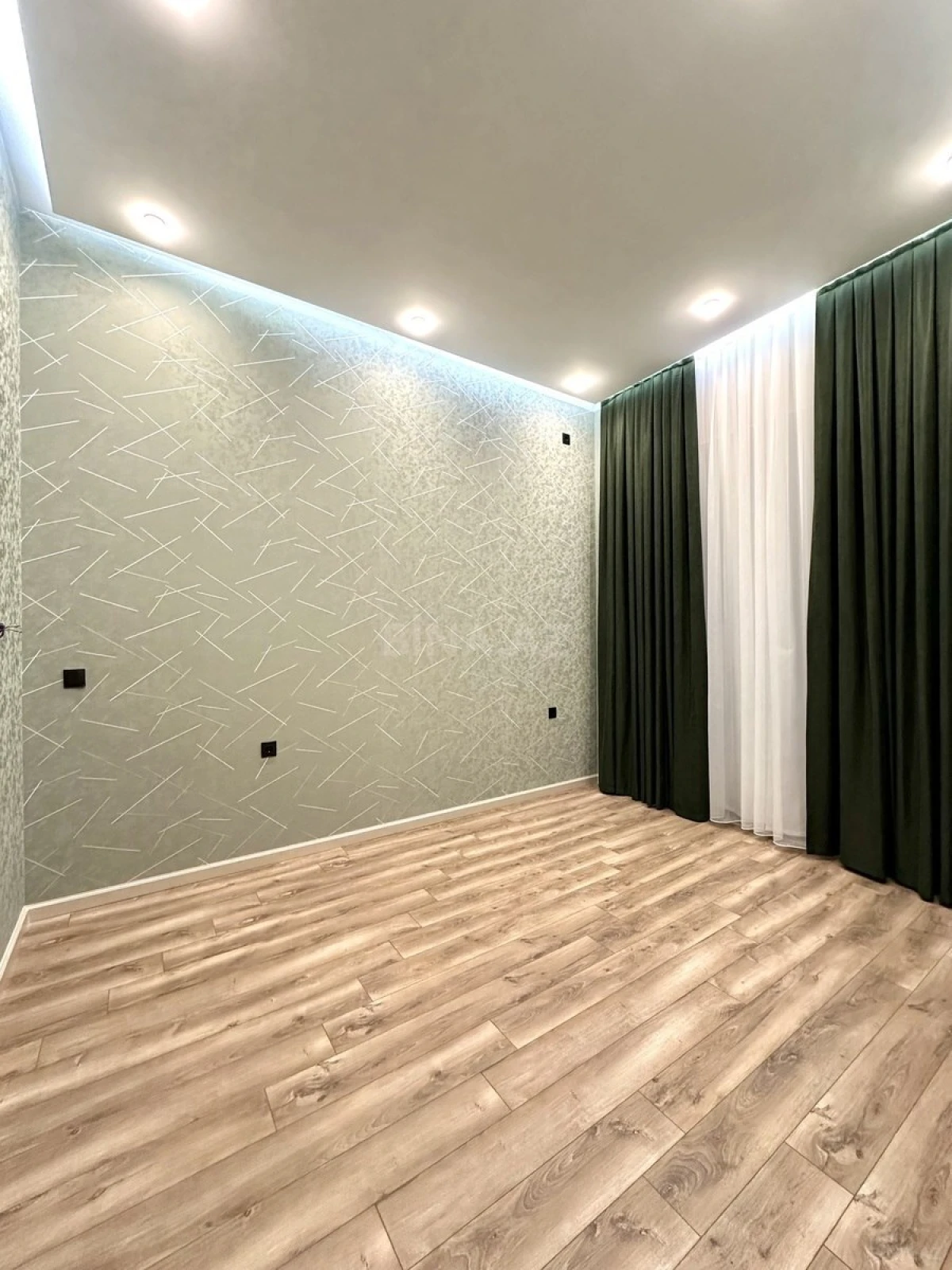 Satılır 5 otaqlı həyət evi 290 m²