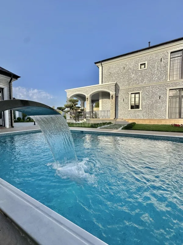 Satılır 6 otaqlı həyət evi 430 m²