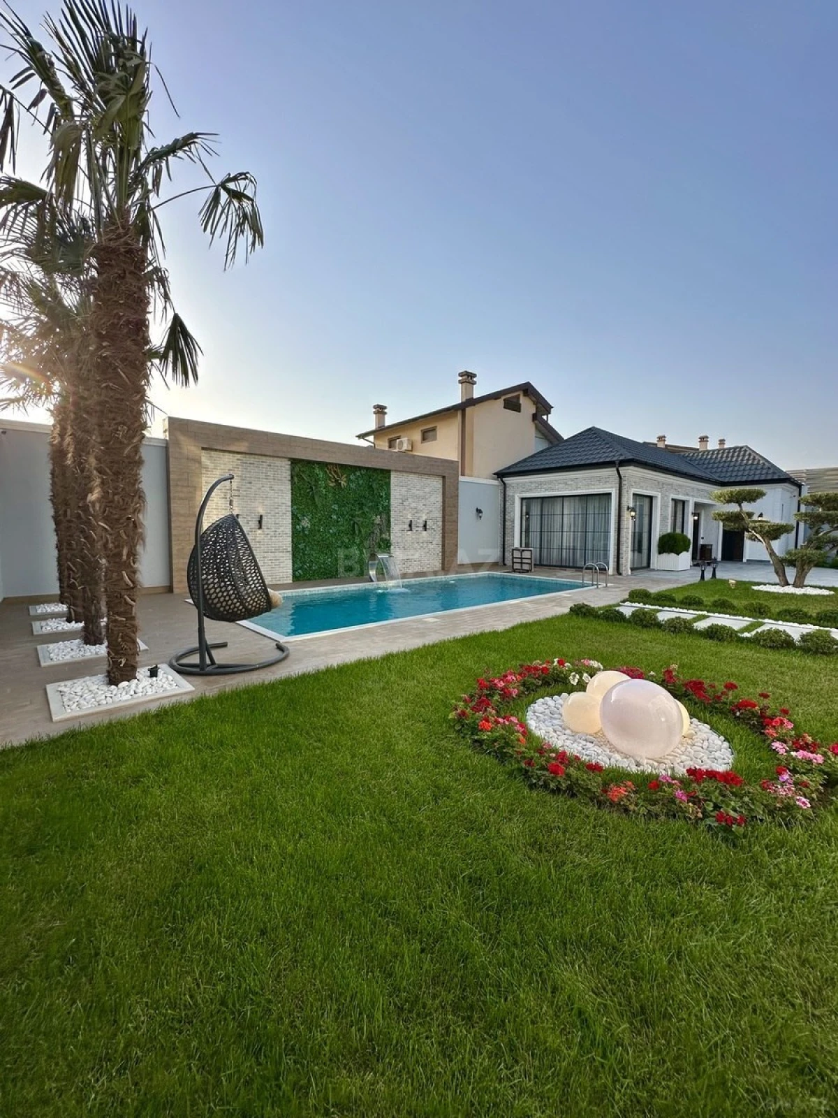 Satılır 6 otaqlı həyət evi 430 m²