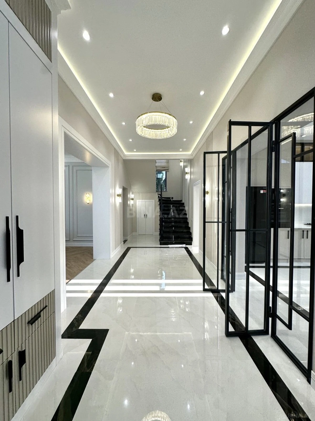 Satılır 6 otaqlı həyət evi 430 m²