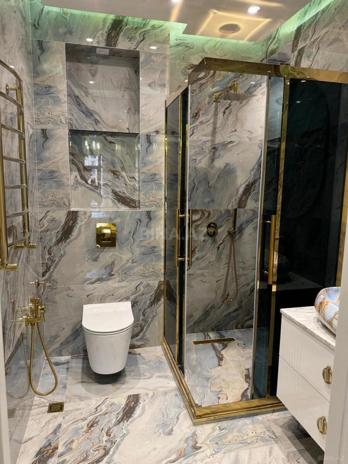 Kirayə verilir 4 otaqlı mənzil 180 m²