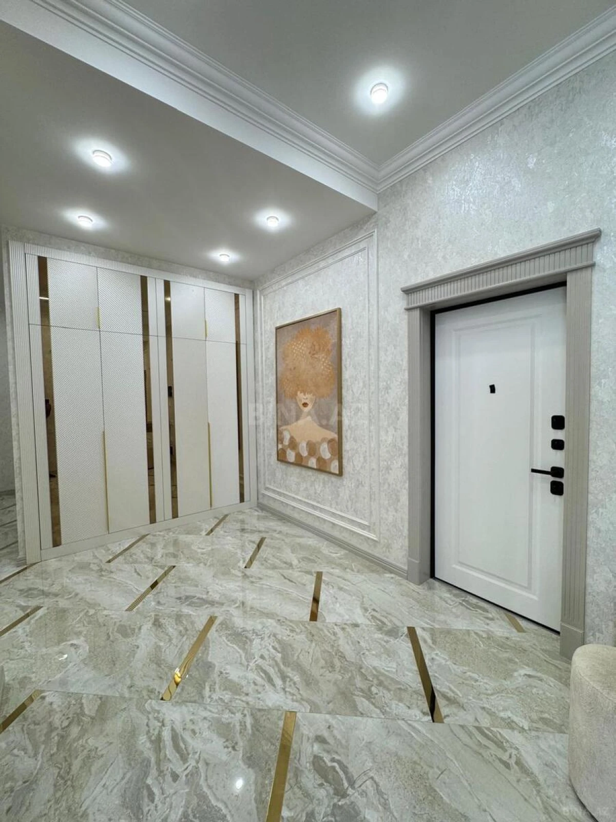 Kirayə verilir 4 otaqlı mənzil 180 m²