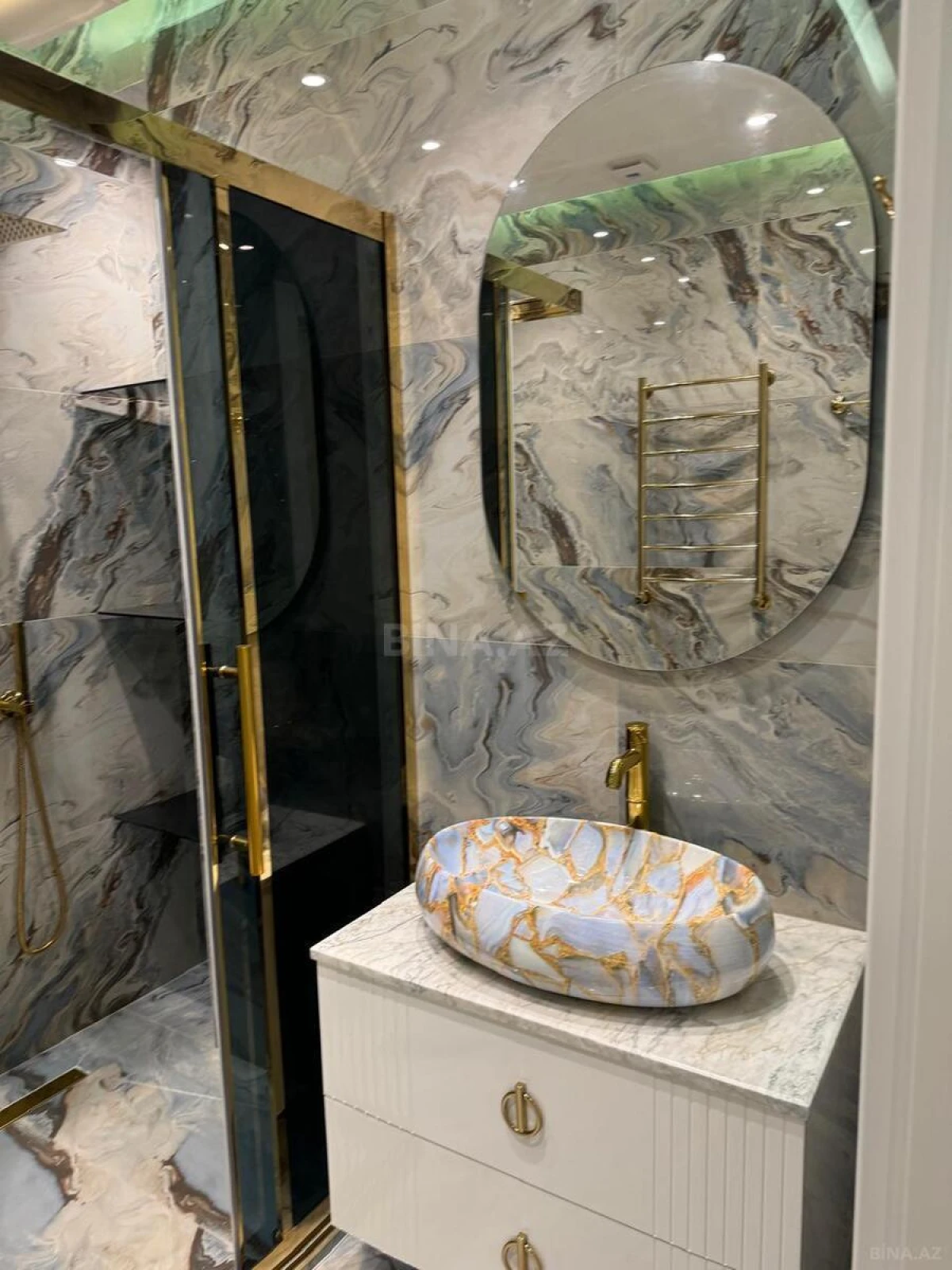 Kirayə verilir 4 otaqlı mənzil 180 m²