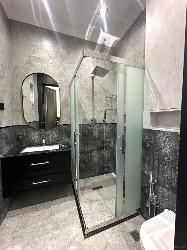 Satılır 5 otaqlı həyət evi 240 m²