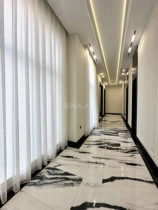 Satılır 5 otaqlı həyət evi 240 m²
