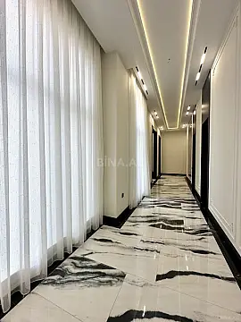 Satılır 5 otaqlı həyət evi 240 m²