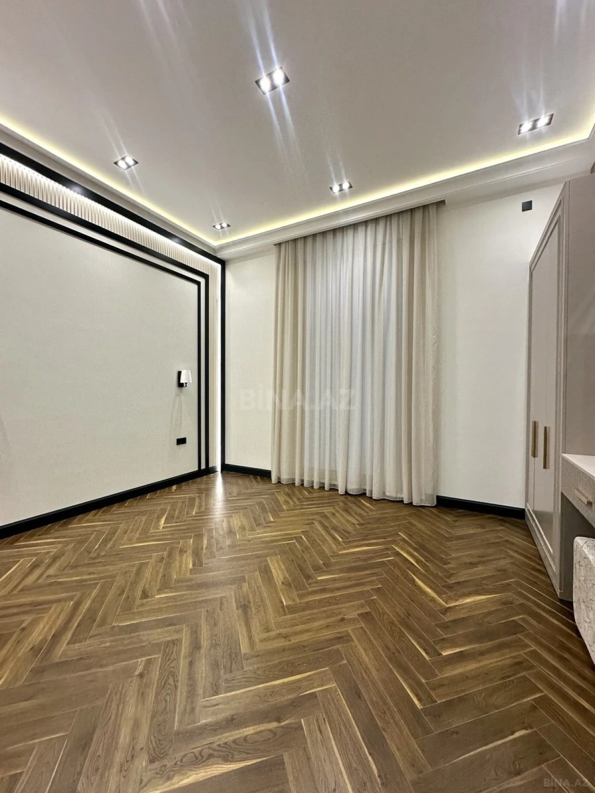 Satılır 5 otaqlı həyət evi 240 m²