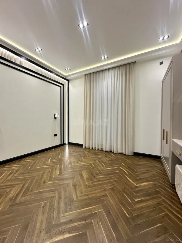Satılır 5 otaqlı həyət evi 240 m²