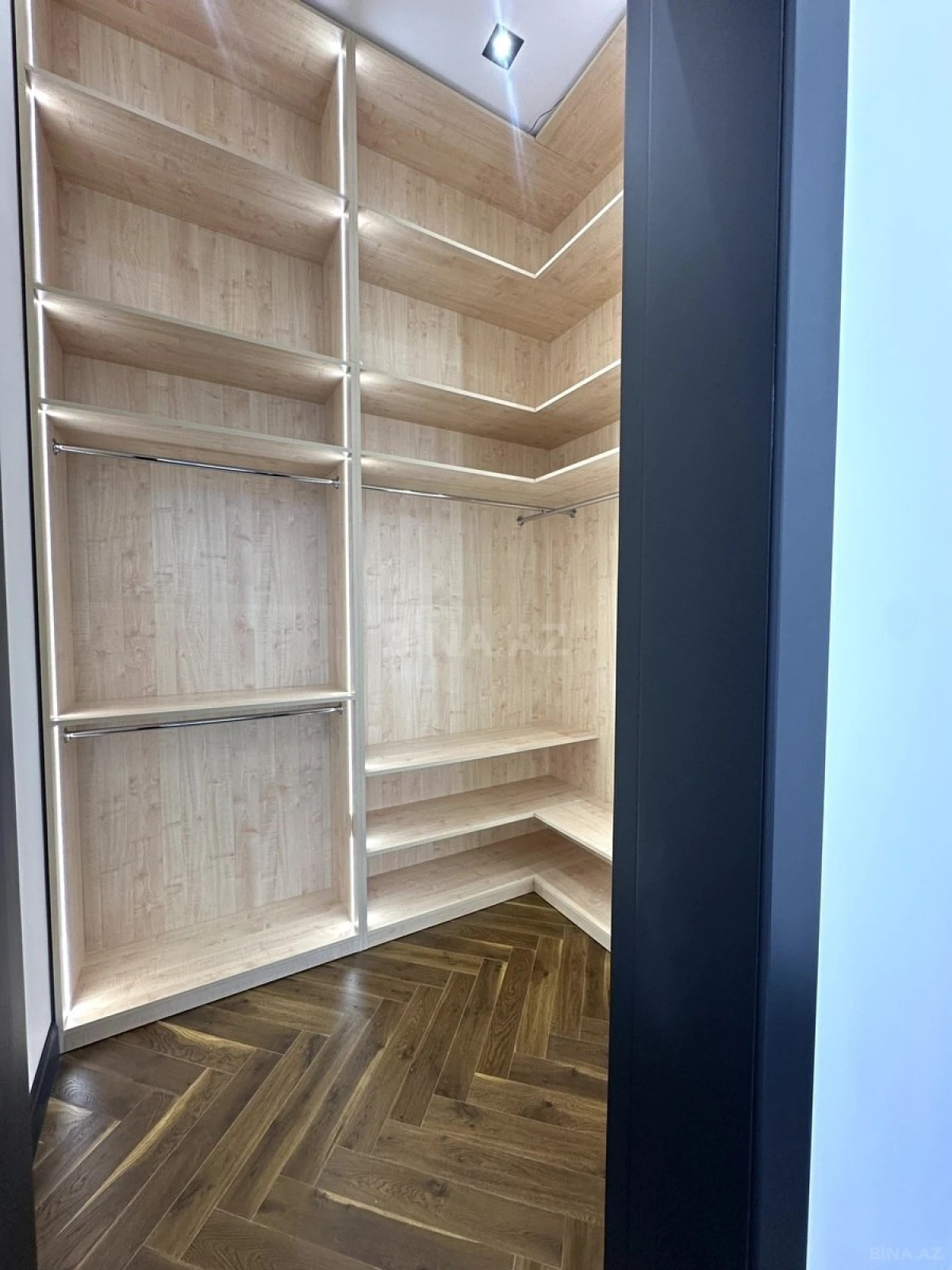 Satılır 5 otaqlı həyət evi 240 m²