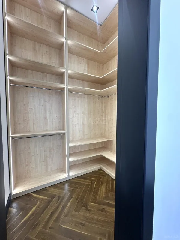 Satılır 5 otaqlı həyət evi 240 m²