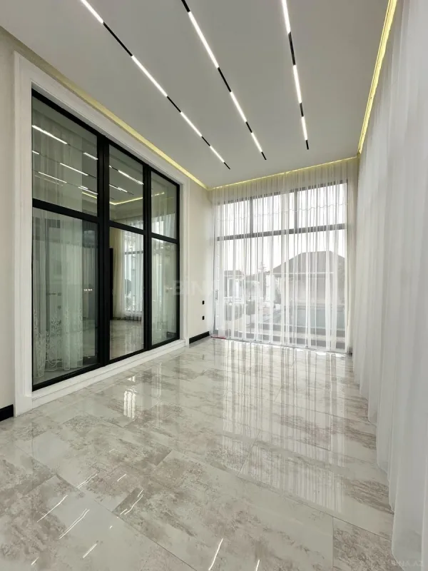 Satılır 5 otaqlı həyət evi 240 m²