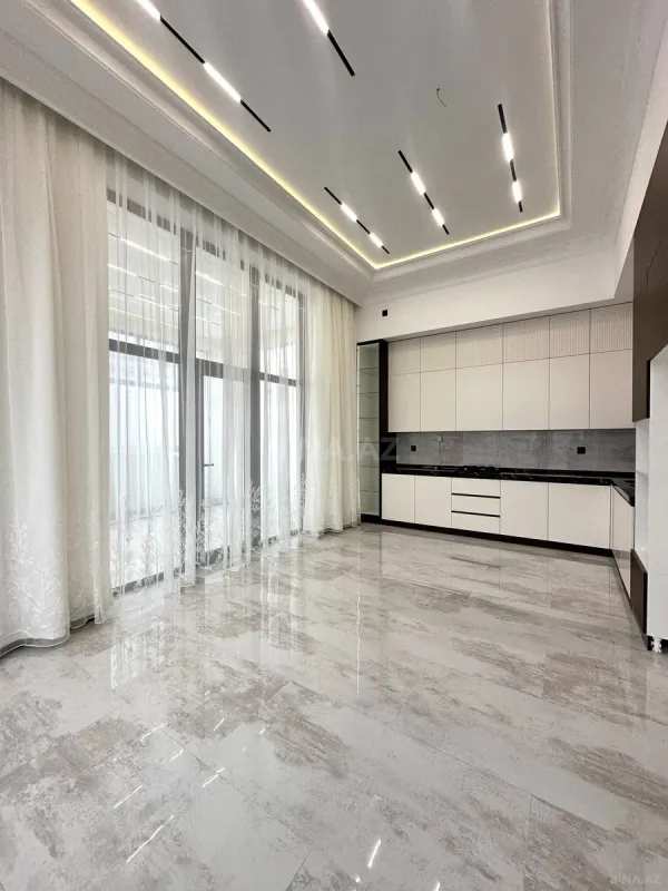 Satılır 5 otaqlı həyət evi 240 m²
