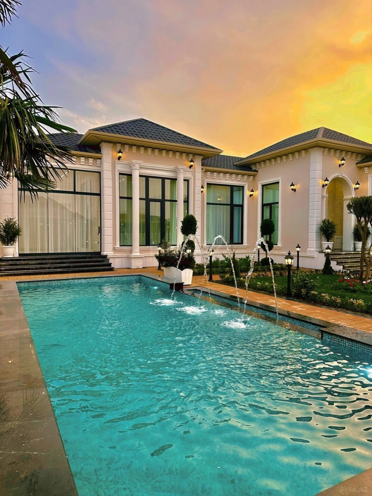 Satılır 5 otaqlı həyət evi 240 m²