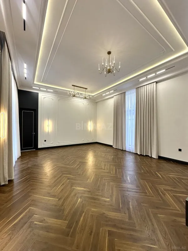 Satılır 5 otaqlı həyət evi 240 m²