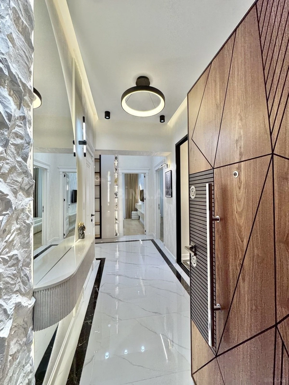 Satılır 3 otaqlı mənzil 98 m²