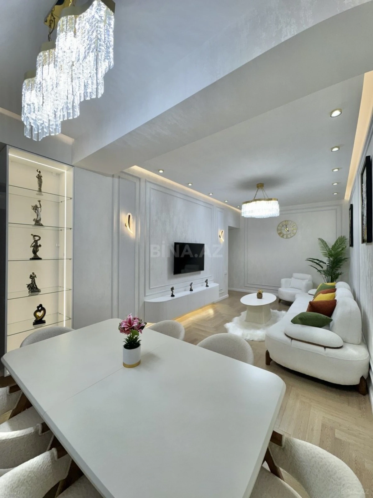 Satılır 3 otaqlı mənzil 98 m²