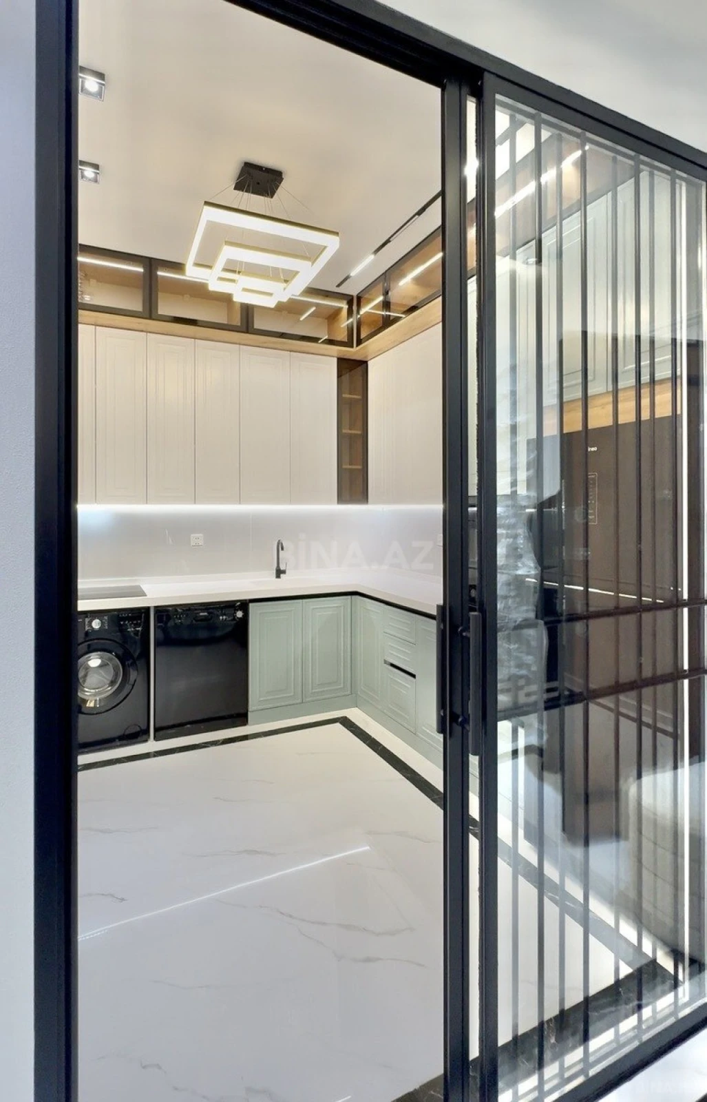 Satılır 3 otaqlı mənzil 98 m²