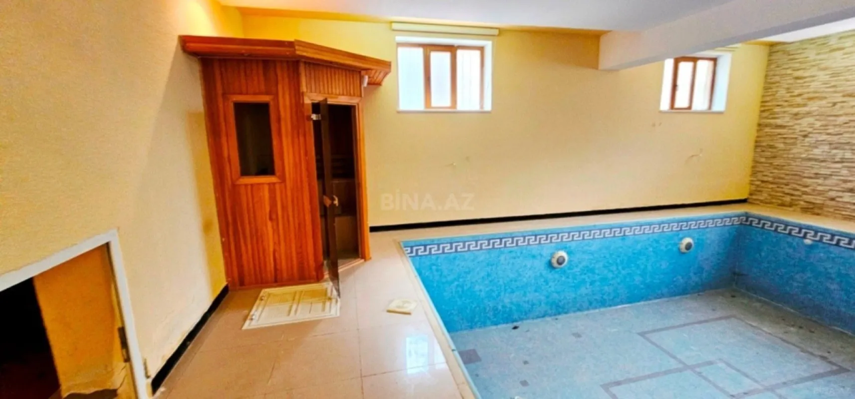 Satılır 9 otaqlı həyət evi 700 m²