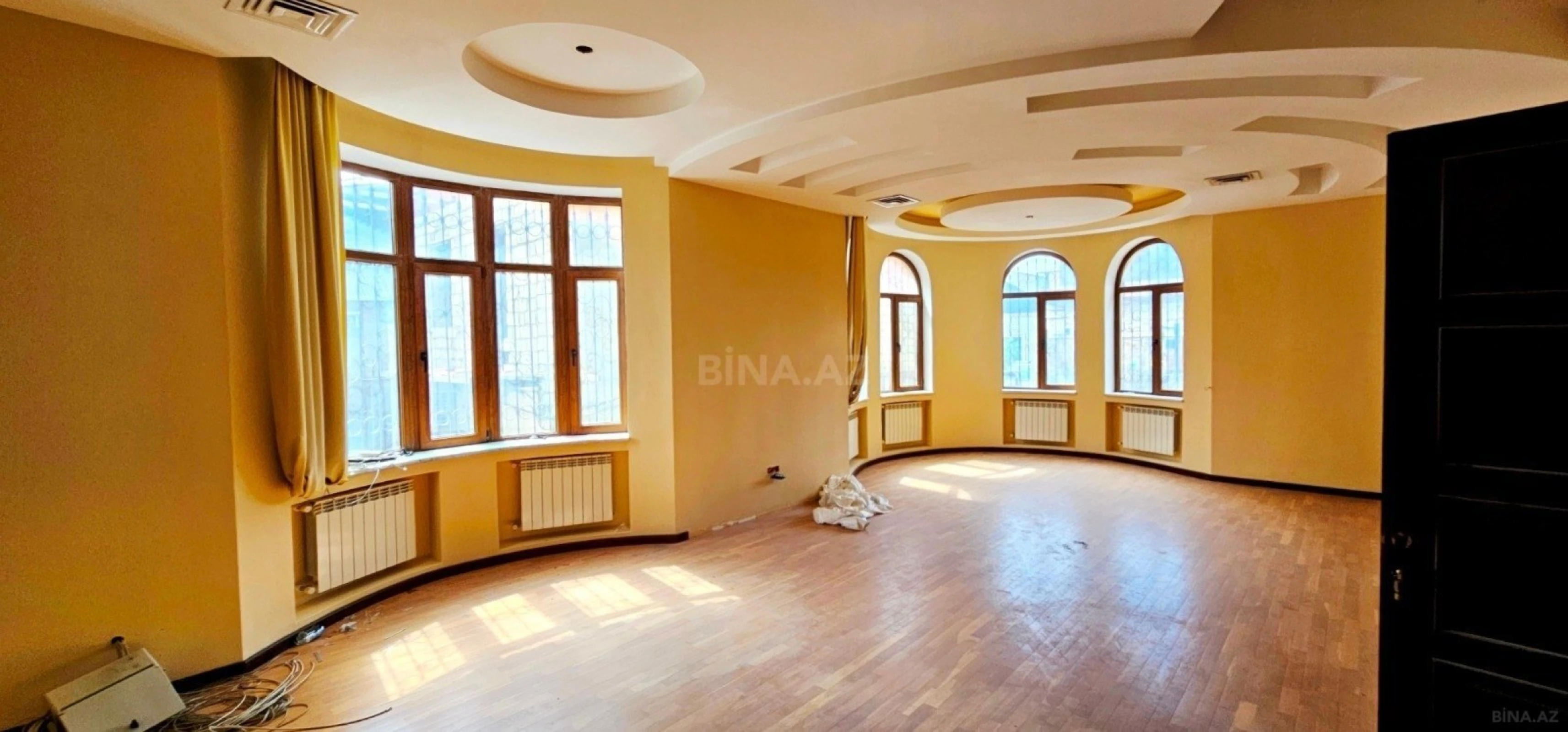 Satılır 9 otaqlı həyət evi 700 m²