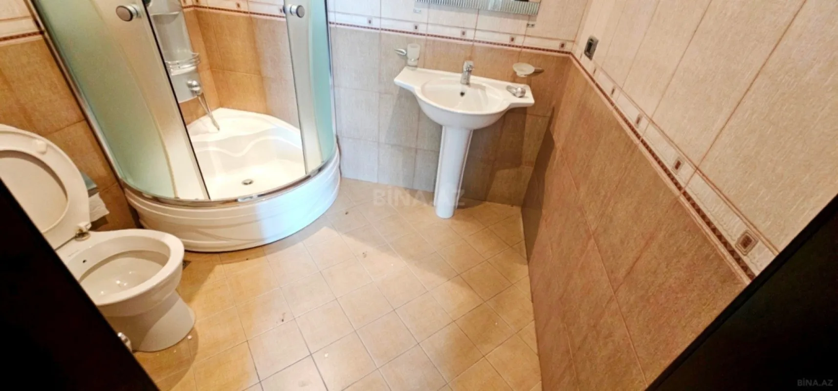 Satılır 9 otaqlı həyət evi 700 m²