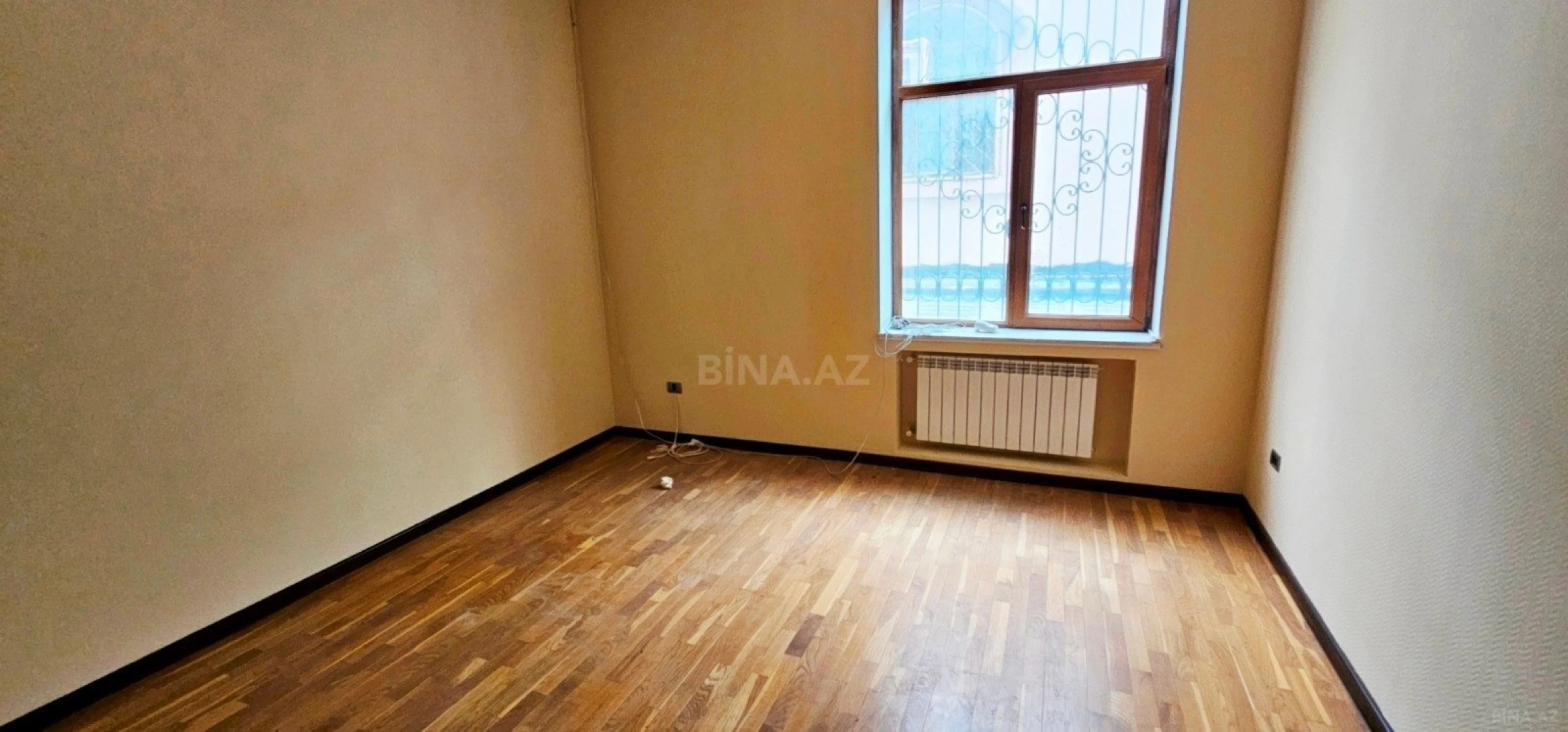 Satılır 9 otaqlı həyət evi 700 m²