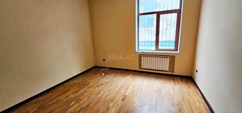 Satılır 9 otaqlı həyət evi 700 m²