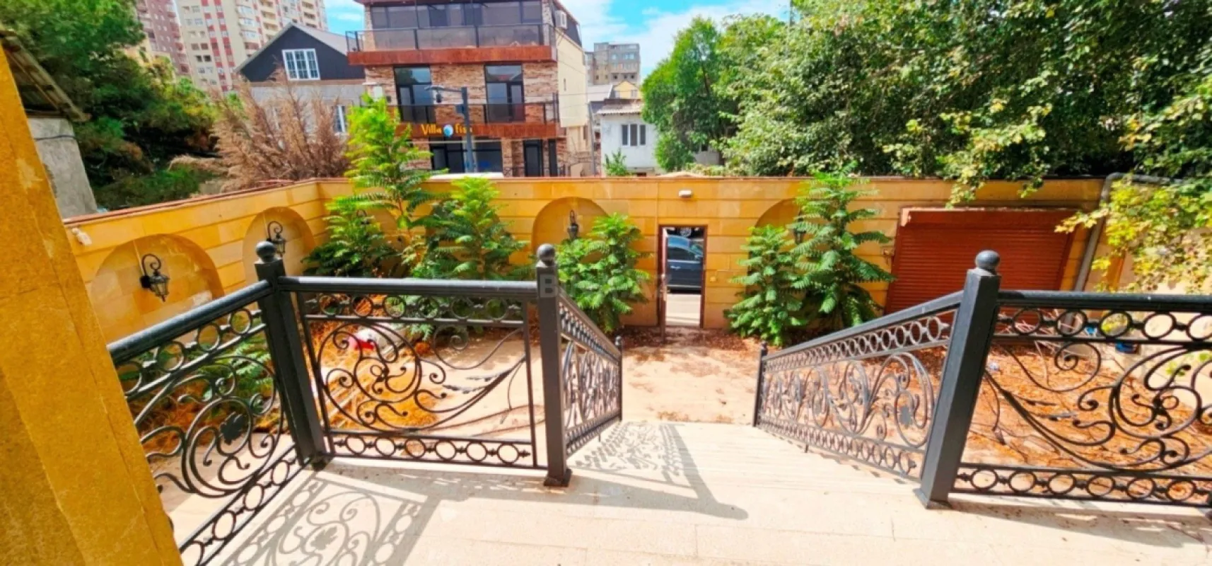 Satılır 9 otaqlı həyət evi 700 m²