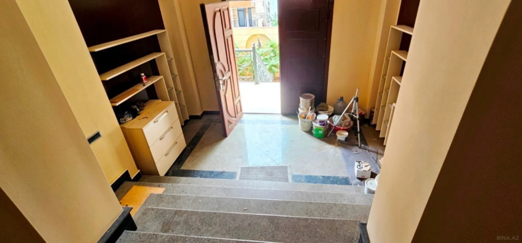 Satılır 9 otaqlı həyət evi 700 m²