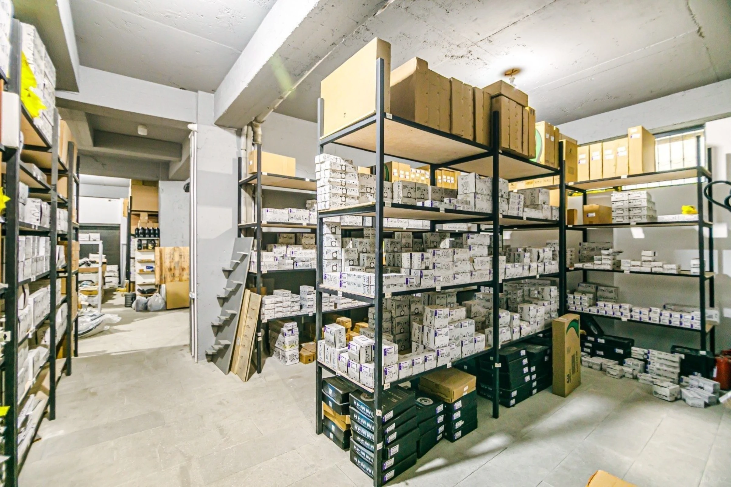 Satılır obyekt 265 m²