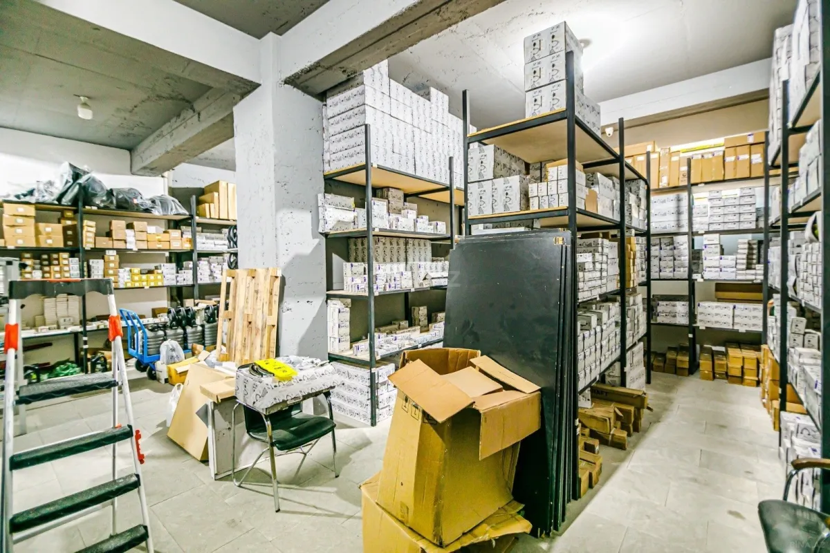 Satılır obyekt 265 m²