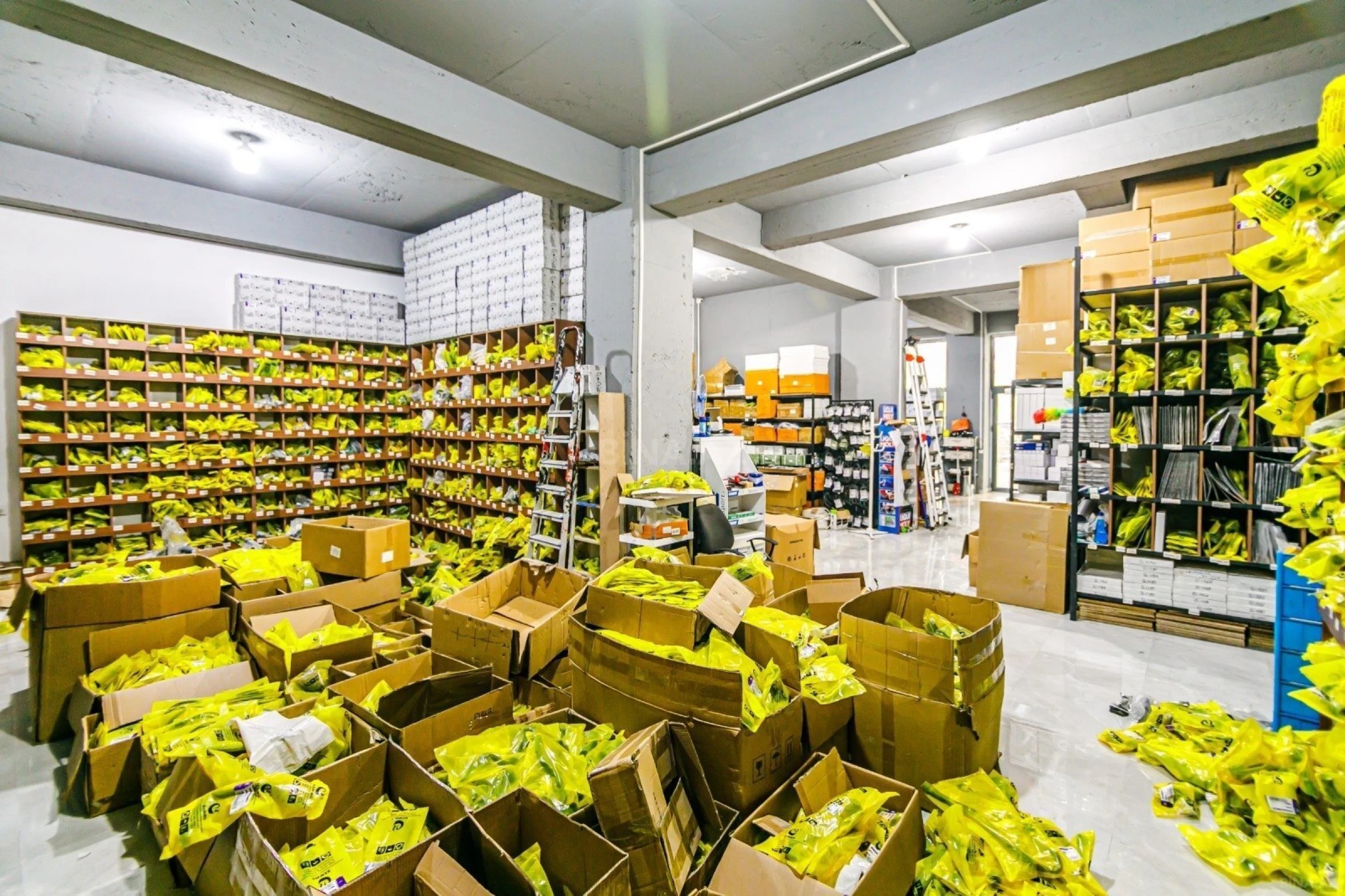 Satılır obyekt 265 m²