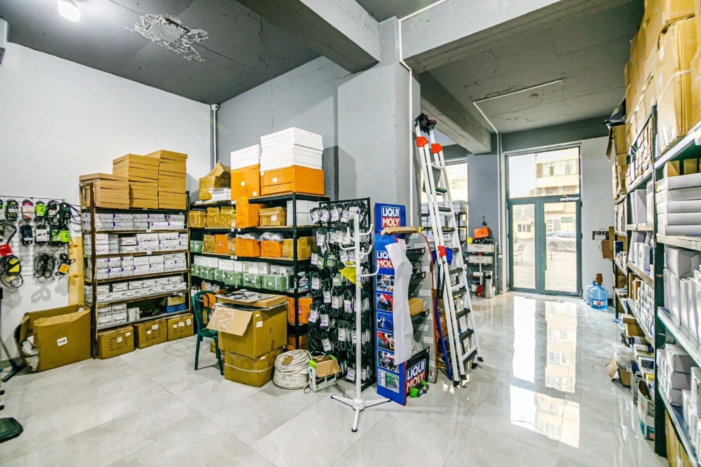 Satılır obyekt 265 m²