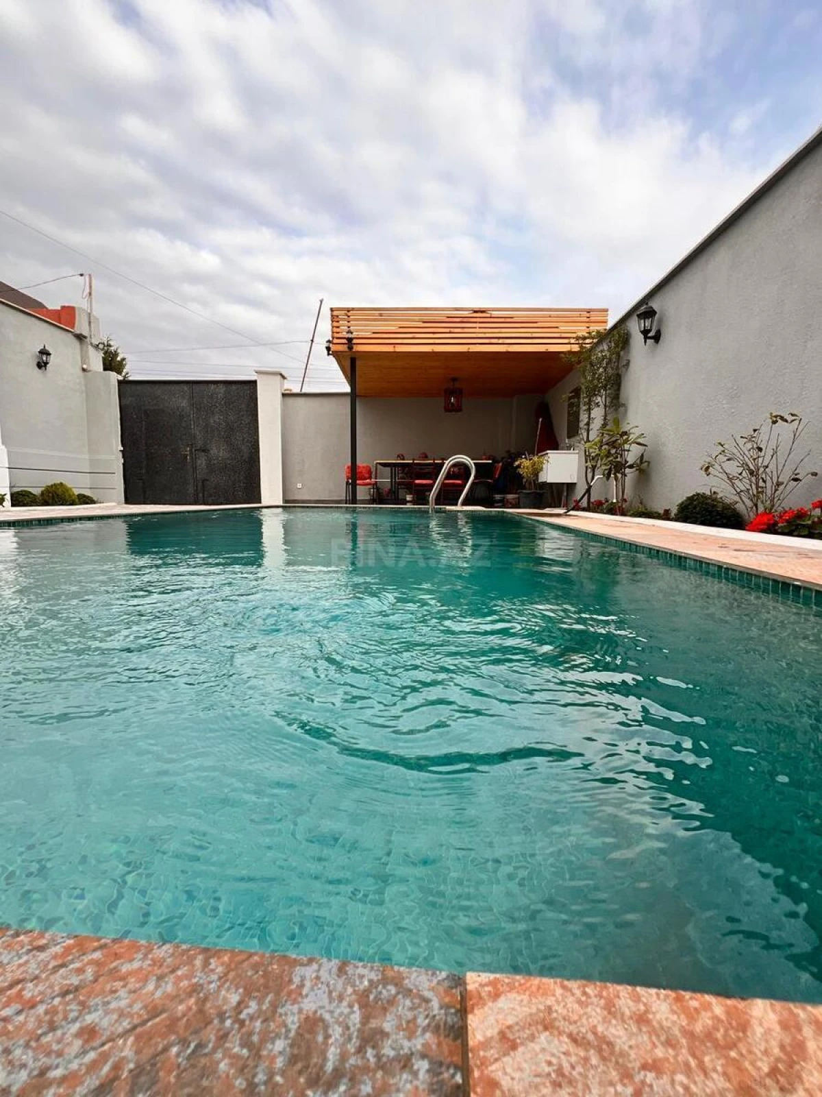 Kirayə verilir 4 otaqlı həyət evi 135 m²