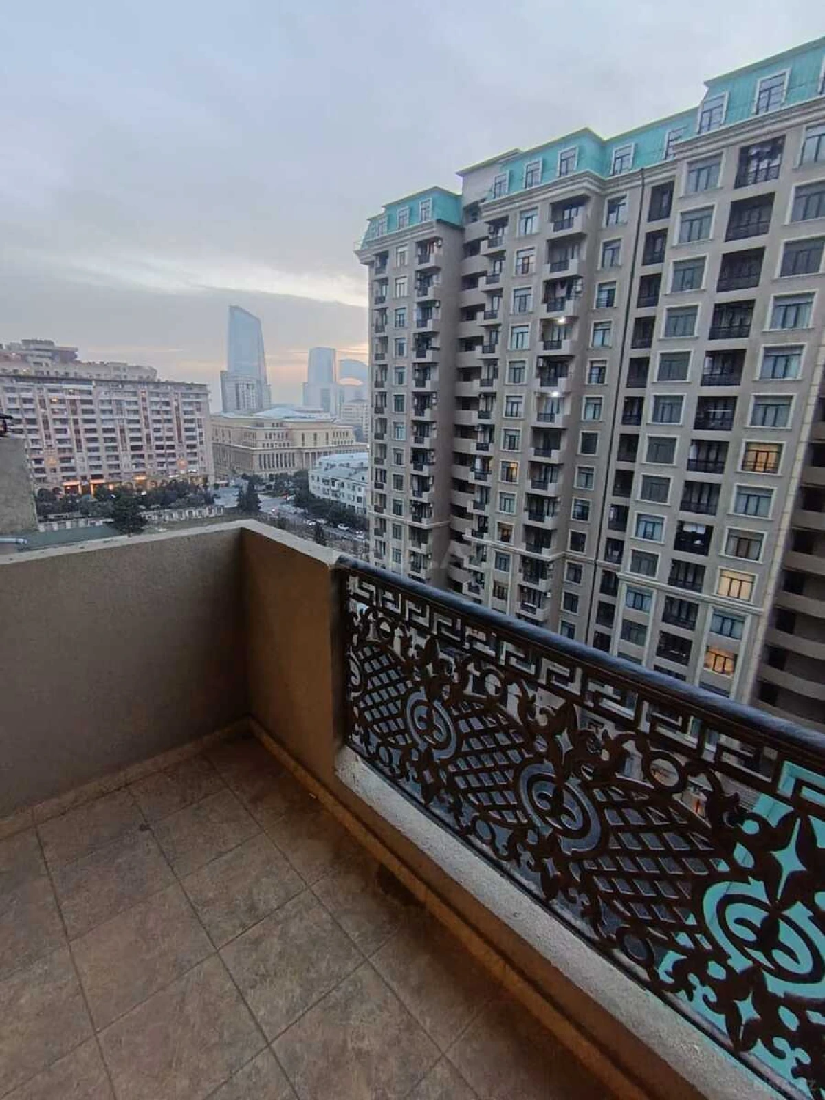 Satılır 2 otaqlı mənzil 80 m²