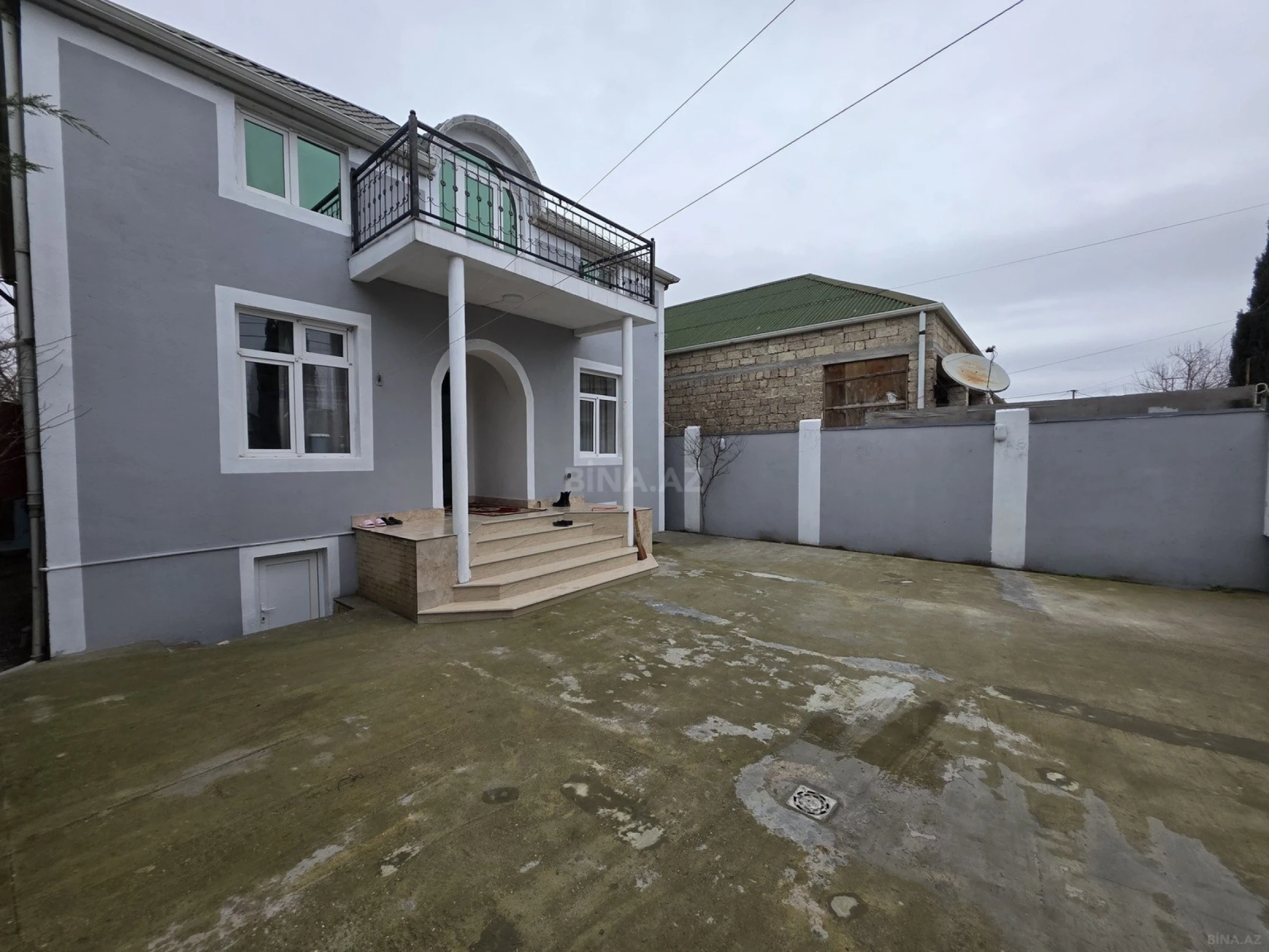 Satılır 5 otaqlı həyət evi 140 m²