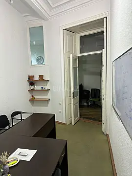 Kirayə verilir 5 otaqlı ofis 135 m²