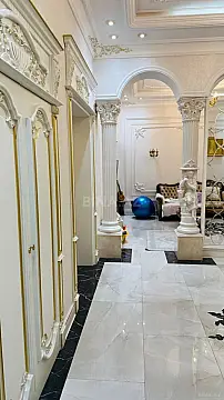 Satılır 4 otaqlı mənzil 215 m²